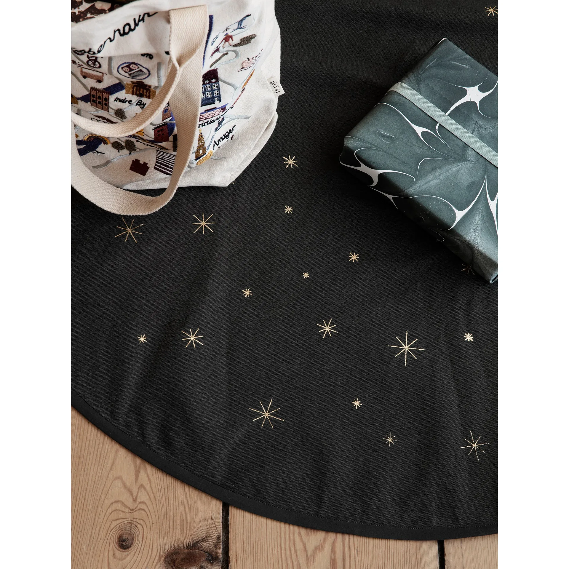 ferm LIVING Star Christmas Tree Blanket Dark Green/Dull Gold